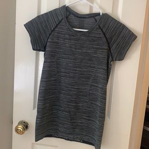 Luluemon Swiftly Tech 2.0 size 6